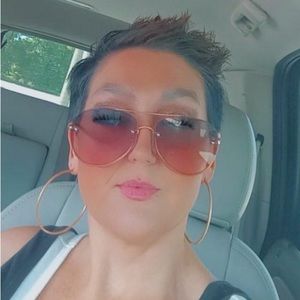 Meet your Posher, April